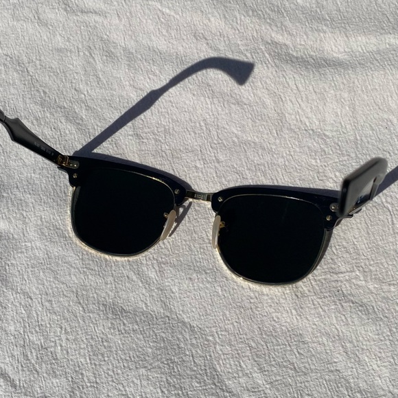 Like new polarized Clubmaster Ray Ban sunglasses - Picture 6 of 8